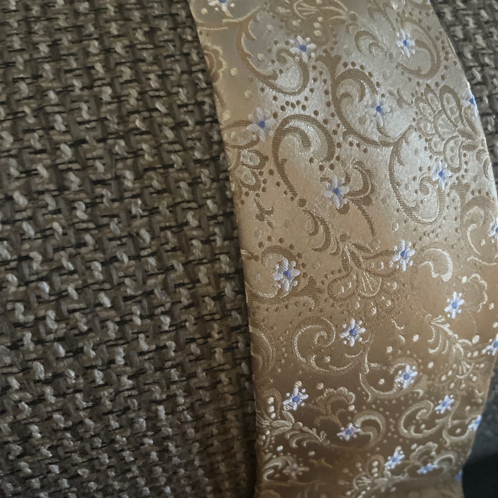 Paul Dione tie